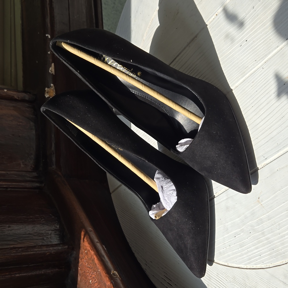 NIB Brand New 7.5 Black suede pointed toe heels by JustFab